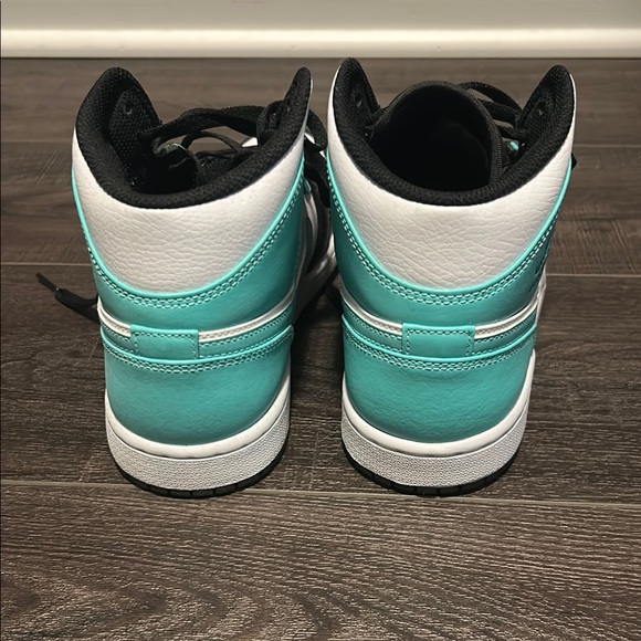 Jordan 1 Mid Tropical Twist AUTHENTIC never worn - Picture 4 of 5